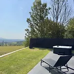 펜션 Luxurious With Jacuzzi In Beskid Mountains