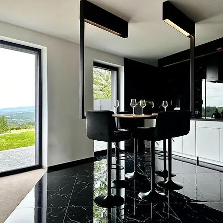 펜션 Luxurious With Jacuzzi In Beskid Mountains Lapanow