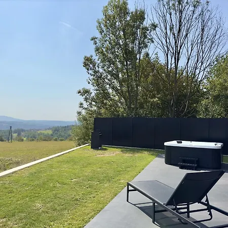 Dom wakacyjny Luxurious With Jacuzzi In Beskid Mountains